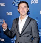 scotty-mccreery-2011-american-idol-finale-press-room-02